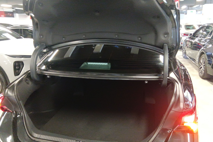 丰田 亚洲龙 2024款 双擎 2.0L 臻选版机舱底盘23