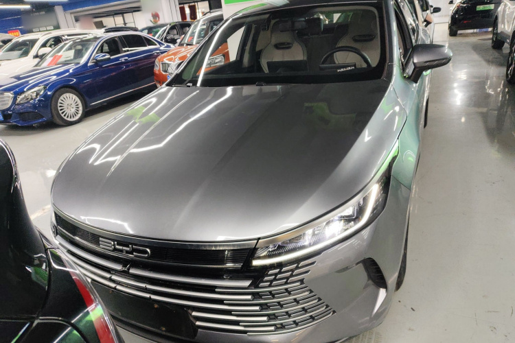 比亚迪 驱逐舰05 2024款 荣耀版 DM-i 55KM 豪华型车身外观2