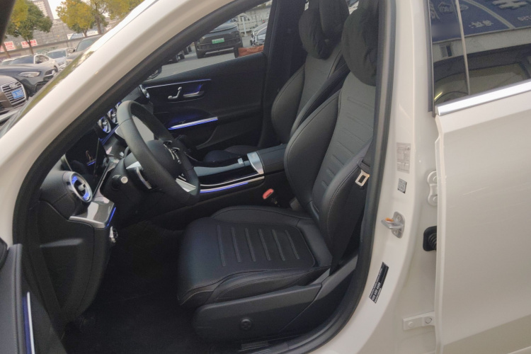 奔驰C级 2025款 C 260 L 运动版局部细节19