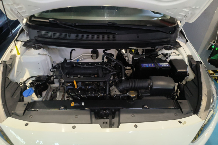 现代 瑞纳 2017款 1.4L 手动焕新版 国V机舱底盘24