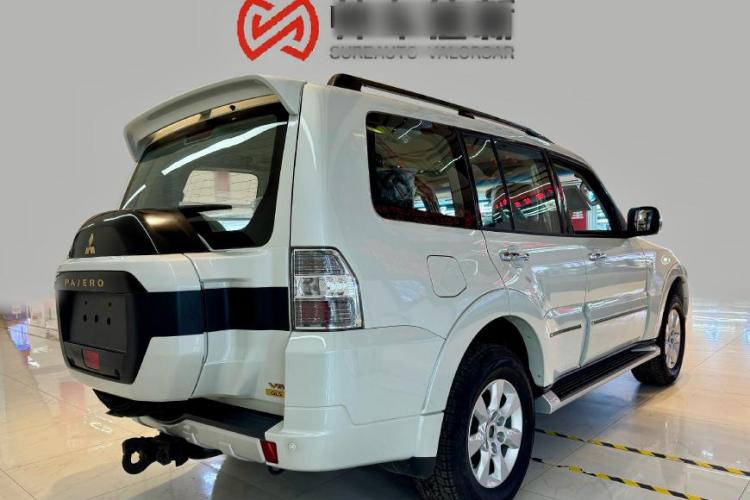 三菱 帕杰罗(进口) 2022款 帕杰罗V93 3.0L GLS 织物(中东)车身外观6003