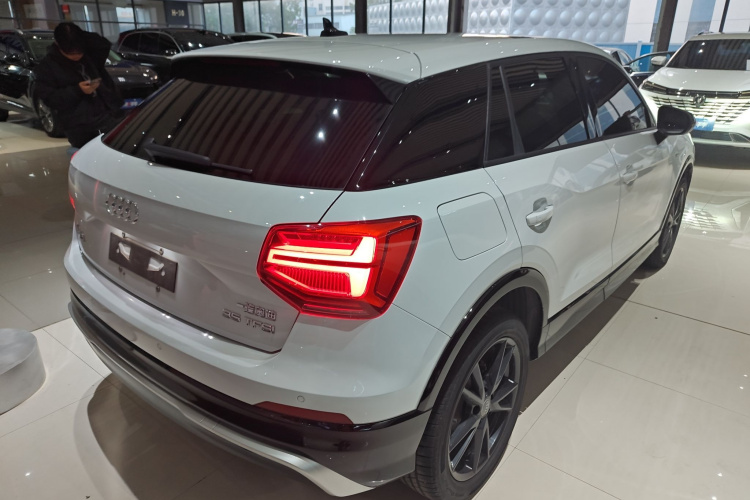 奥迪Q2L 2020款 35 TFSI 进取动感型车身外观7