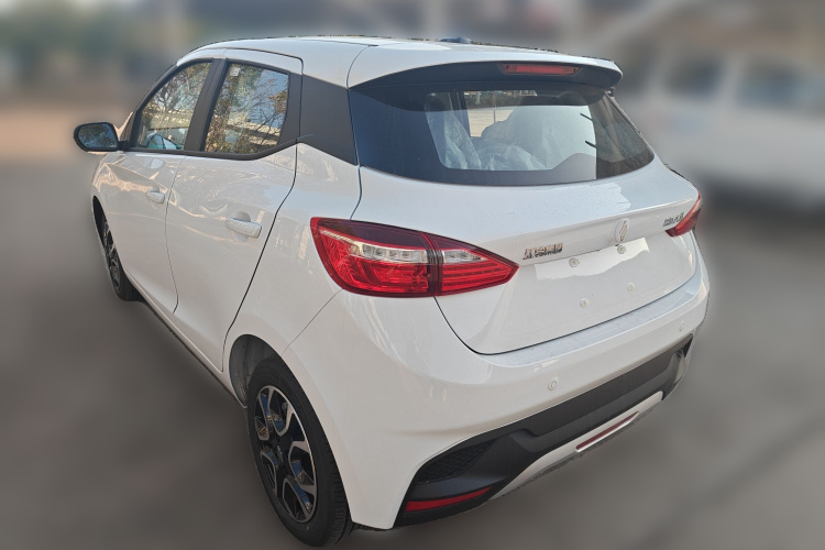 江铃集团新能源 易至EV3 2025款 Plus 330KM豪华型车身外观5