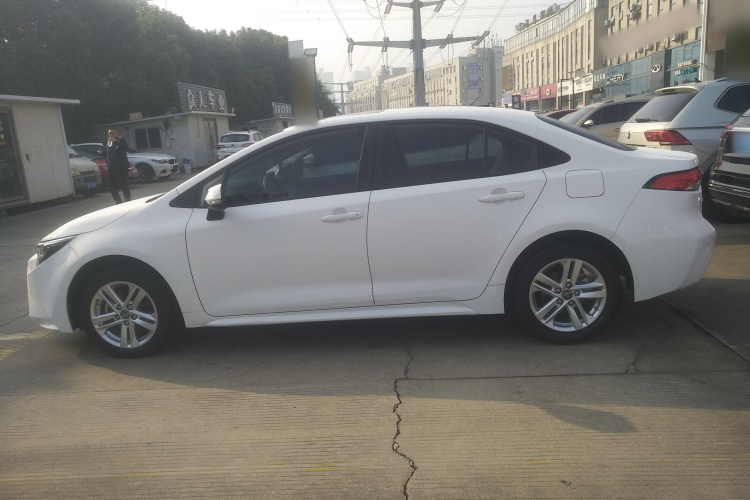 丰田 雷凌 2022款 185T CVT豪华版车身外观4