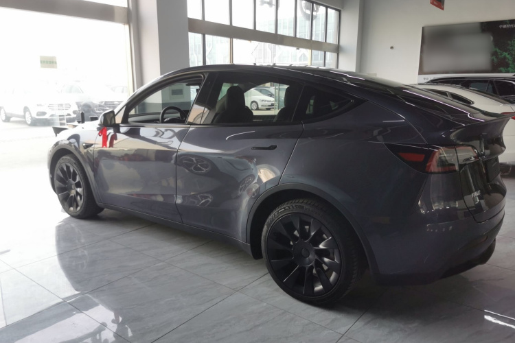 特斯拉 Model Y 2021款 长续航全轮驱动版车身外观4