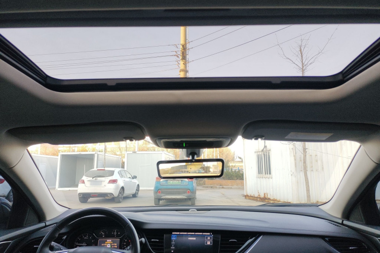 别克 君威 2024款 25T 超享版中控内饰22