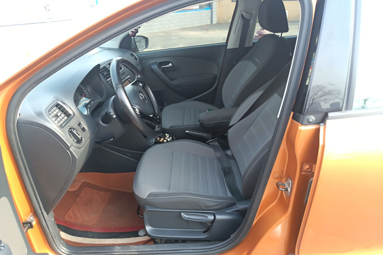 大众 2016款 1.6L Cross Polo 自动中控内饰19