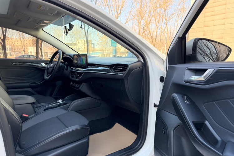 福特 福克斯 2021款 两厢 EcoBoost 180 自动锋潮型局部细节41