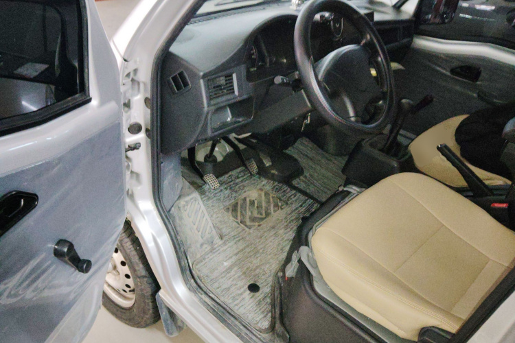 五菱汽车 五菱之光 2023款 1.5L 实用型 5/7座中控内饰20