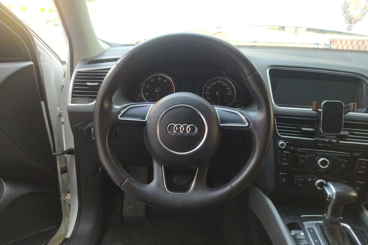 奥迪Q5 2013款 40 TFSI 进取型中控内饰13