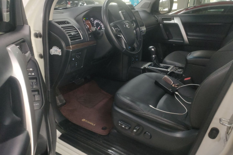 丰田 普拉多 2019款 3.5L 自动TX-L尊享版局部细节19