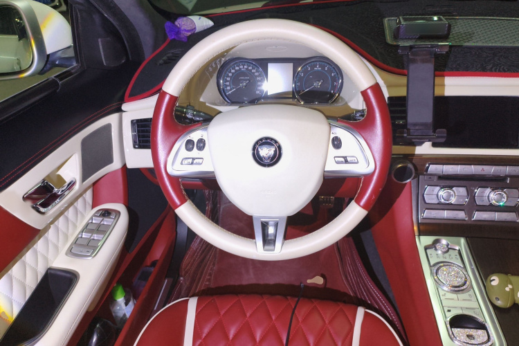 捷豹XF 2015款 XF 2.0T 风华版局部细节13