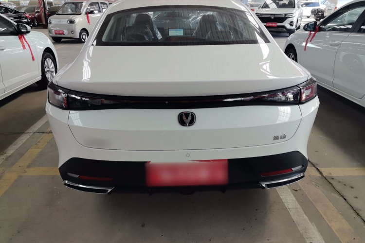 长安 逸动 2025款 蓝鲸 1.5T 500Bar尊贵型车身外观6004