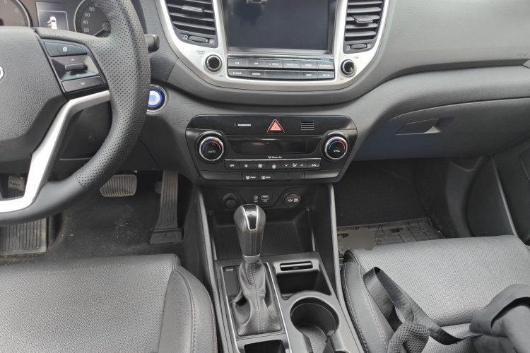 现代 途胜 2015款 1.6T 双离合两驱智能型中控内饰12