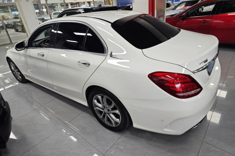 奔驰C级 2017款 C 180 L 运动版车身外观4