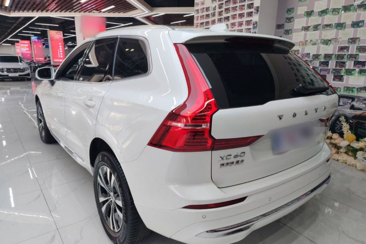 沃尔沃XC60 2025款 B5 四驱智逸豪华版车身外观4