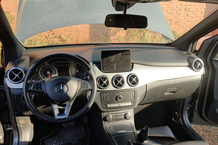 奔驰B级 2018款 B 200 动感型中控内饰7002