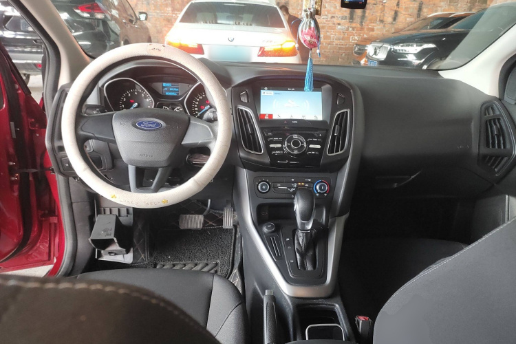 福特 福克斯 2018款 两厢经典 1.6L 自动舒适型智行版中控内饰7002