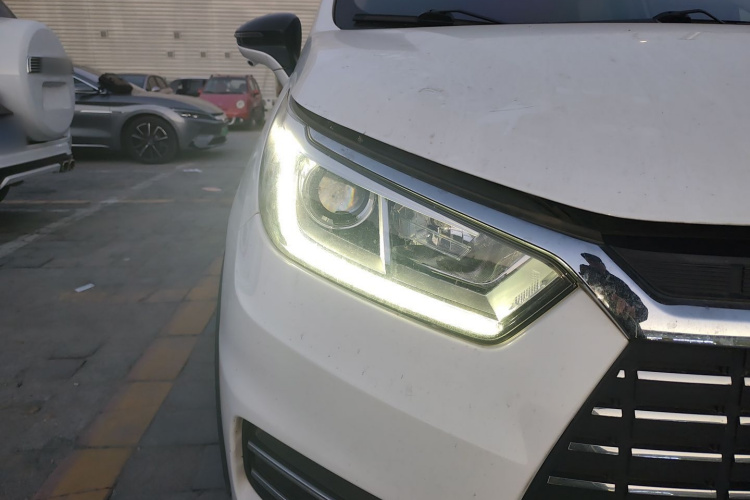 比亚迪 元新能源 2018款 EV360 智联炫酷型车身外观6006