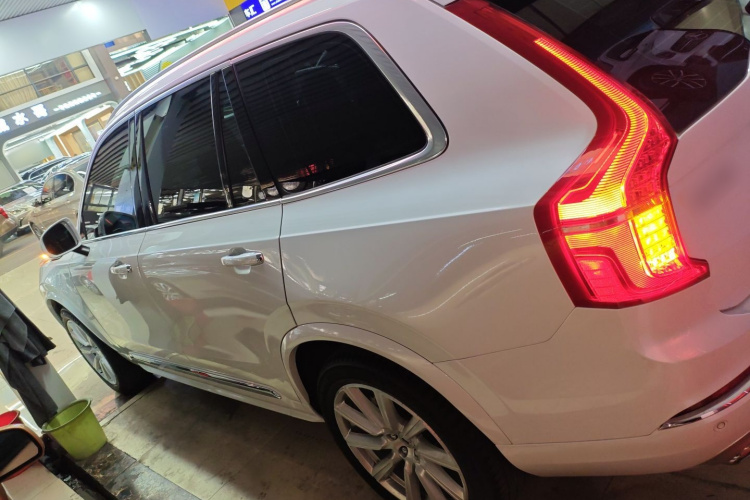 沃尔沃XC90 2019款 T6 智逸版 7座 国VI车身外观4