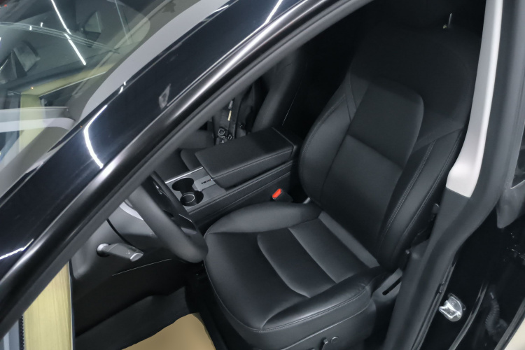 特斯拉 Model Y 2022款 改款 长续航全轮驱动版中控内饰19