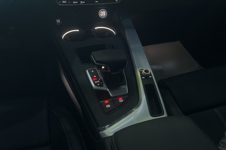 奥迪A4L 2024款 40 TFSI 时尚动感型局部细节18