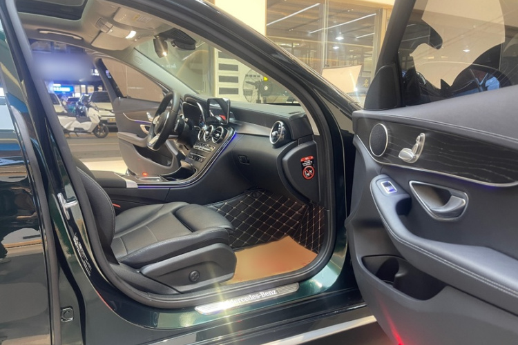 奔驰C级 2021款 C 200 L 时尚型运动版中控内饰7008