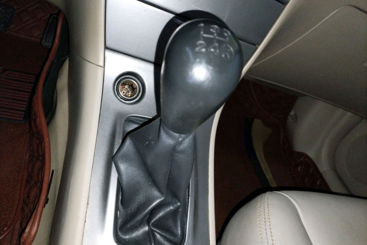 丰田 花冠 2013款 1.6L 手动豪华版中控内饰7004