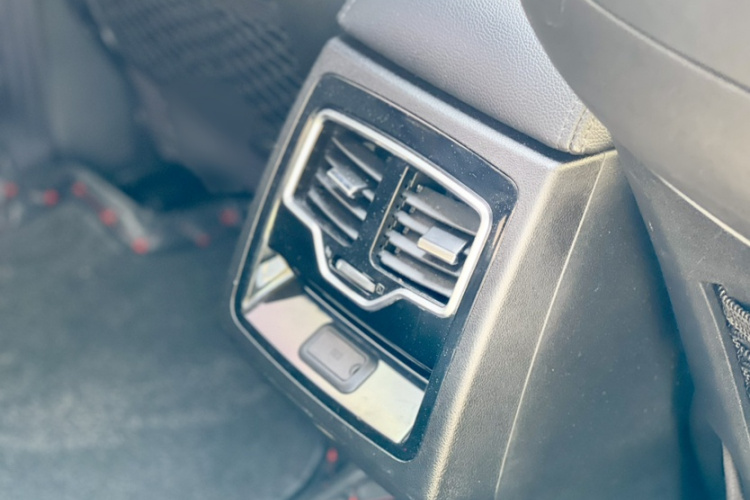 东南DX7 2018款 Prime 1.8T DCT尊贵型 国V中控内饰7013