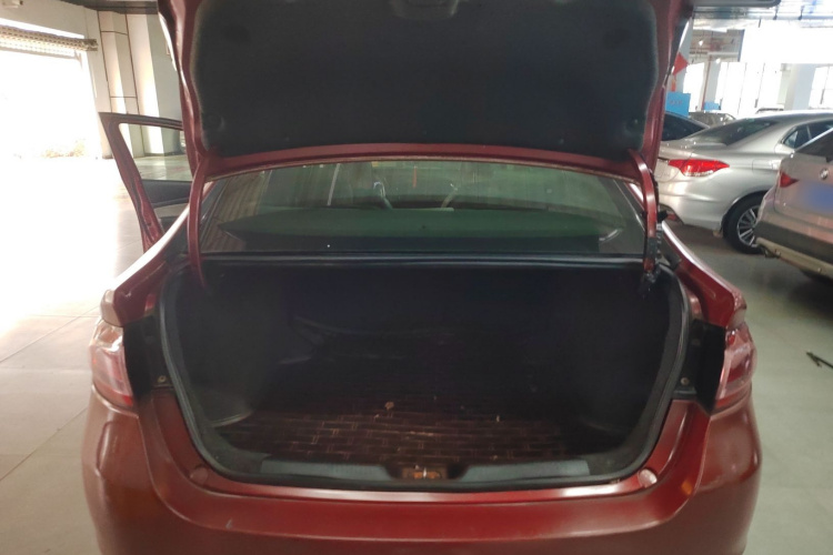 菲亚特 菲翔 2015款 1.4T 自动悦享版机舱底盘23