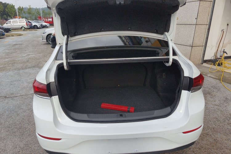 别克 英朗 2021款 改款 1.3T 自动轻混动精英型机舱底盘23