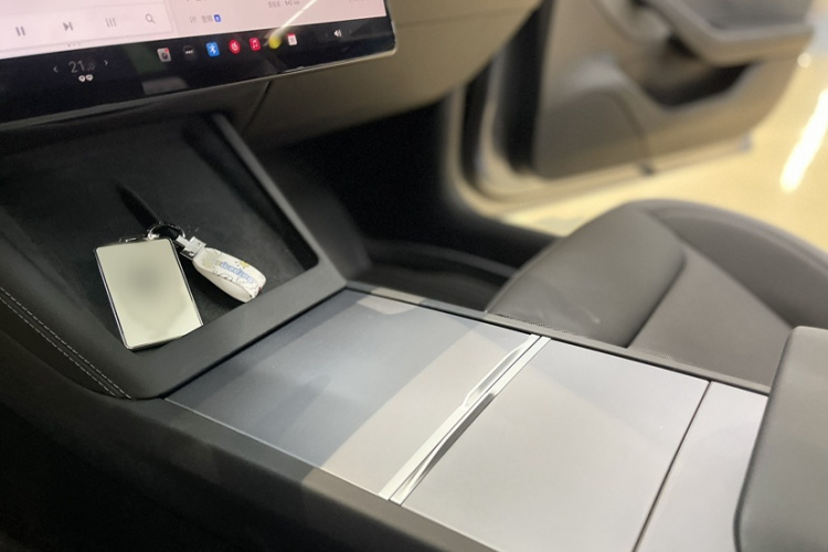 特斯拉 Model 3 2025款 后轮驱动版中控内饰7004