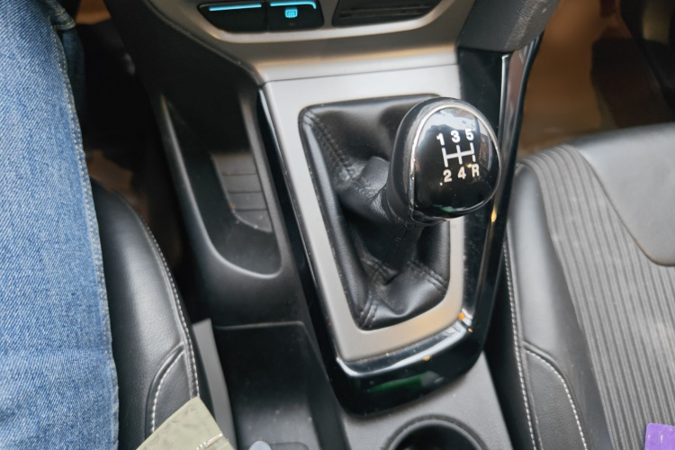 福特 福克斯 2012款 三厢 1.6L 手动风尚型局部细节18