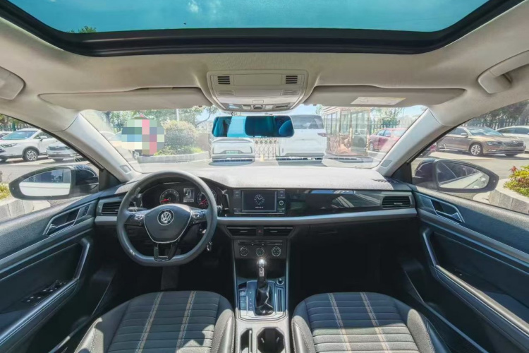 大众 朗逸 2019款 两厢 280TSI DSG舒适版 国VI中控内饰7004