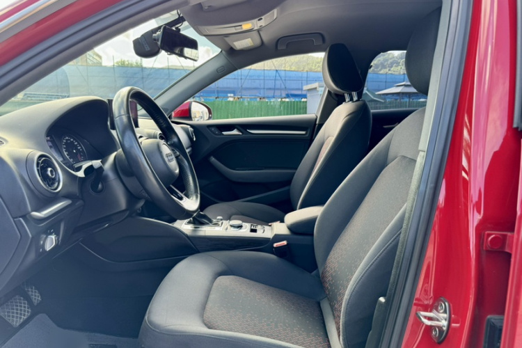 奥迪A3 2018款 30周年年型 Sportback 35 TFSI 进取型局部细节19