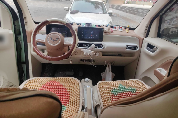 五菱汽车 宏光MINIEV 2024款 第三代 215km 进阶版中控内饰12