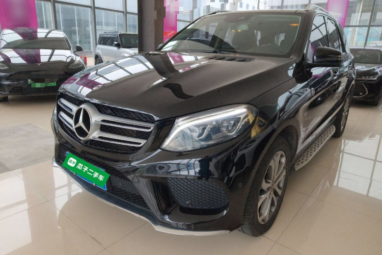 奔驰GLE 2018款 GLE 320 4MATIC 动感型臻藏版车身外观4