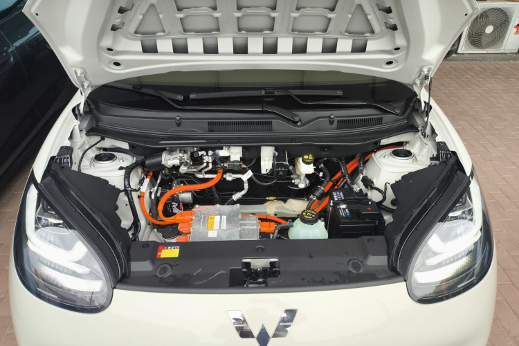 五菱汽车 五菱缤果 2024款 333km 灵犀互联款机舱底盘24