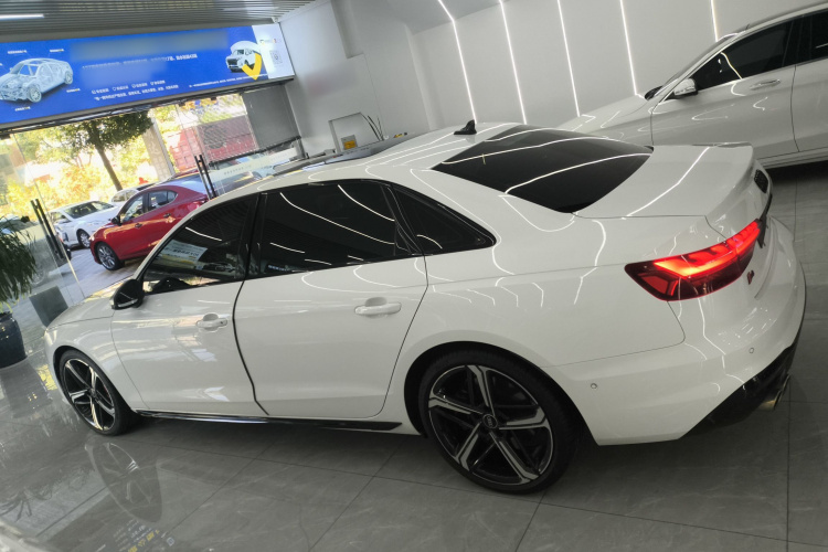 奥迪A4L 2022款 45 TFSI quattro 臻选动感型车身外观4