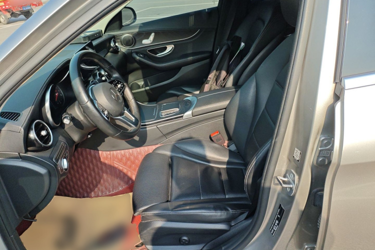 奔驰C级 2019款 C 180 L 时尚型运动版中控内饰19