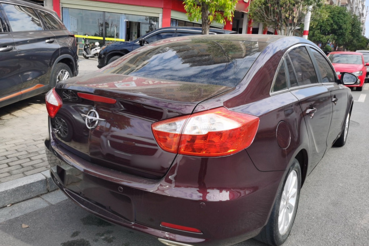 海马M6 2015款 1.5T CVT豪华型车身外观7