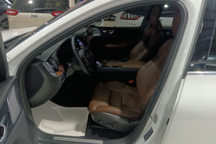 沃尔沃XC60新能源 2024款 T8 插电混动 长续航四驱智雅豪华版中控内饰19