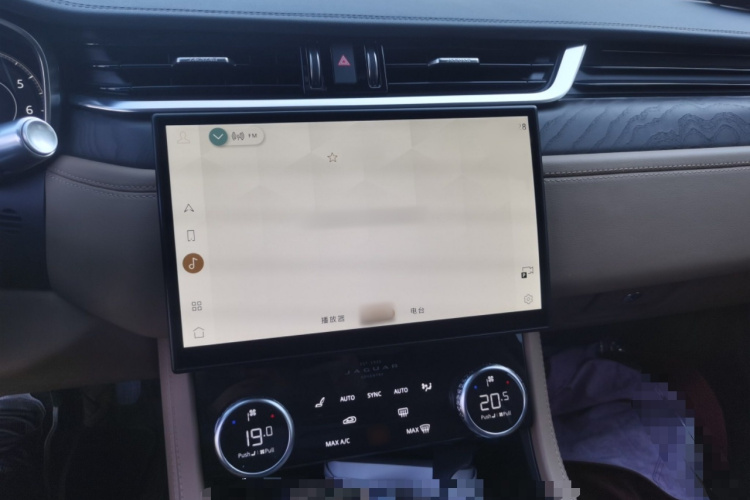 捷豹XFL 2022款 XFL 2.0T P250 两驱尊享豪华版局部细节16