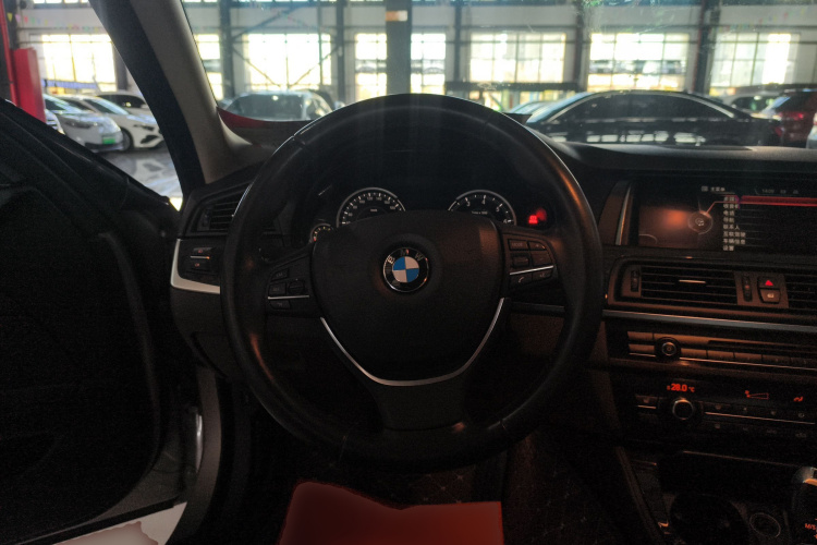 宝马5系 2014款 525Li 豪华设计套装中控内饰13