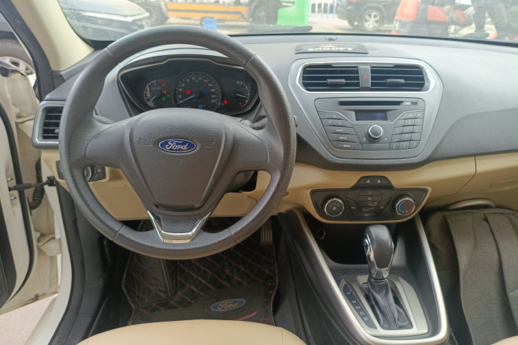 福特 福睿斯 2015款 1.5L 自动舒适型中控内饰7002