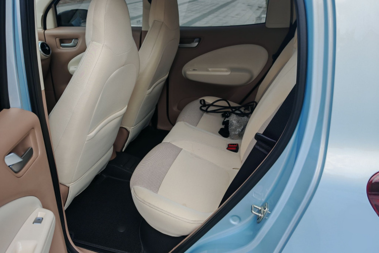 五菱汽车 宏光MINIEV 2025款 四门版 进阶款中控内饰7004