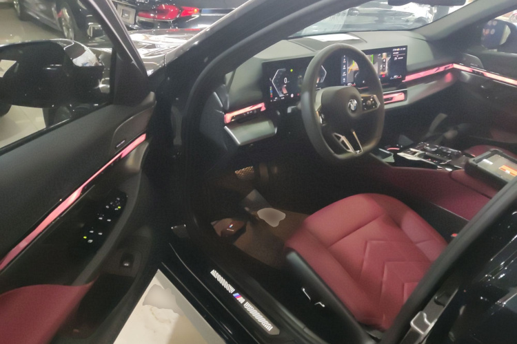 宝马5系 2025款 530Li 领先型 M运动套装中控内饰7003