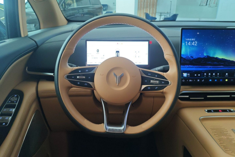 岚图汽车 岚图梦想家 2025款 PHEV 四驱尊贵鲲鹏版中控内饰13