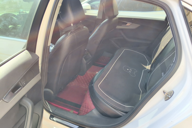 奥迪A4L 2019款 40 TFSI 进取型 国VI中控内饰21