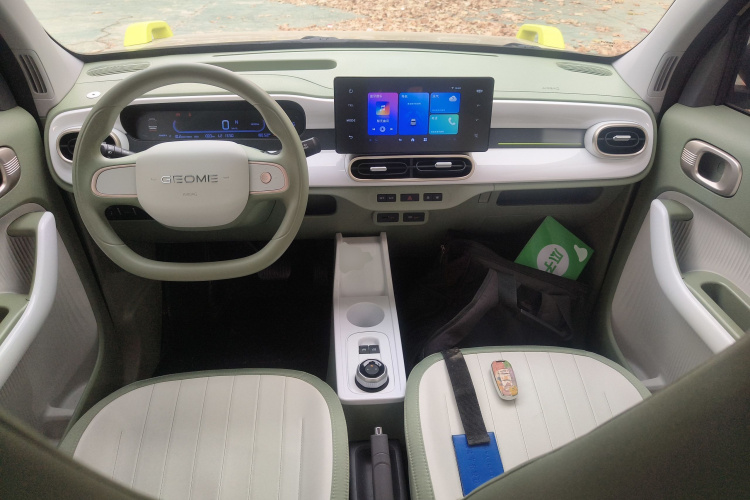 吉利银河 2025款 210km 熊猫骑士中控内饰12